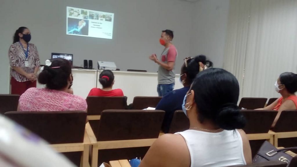 Una Empresa de Alta Tecnología